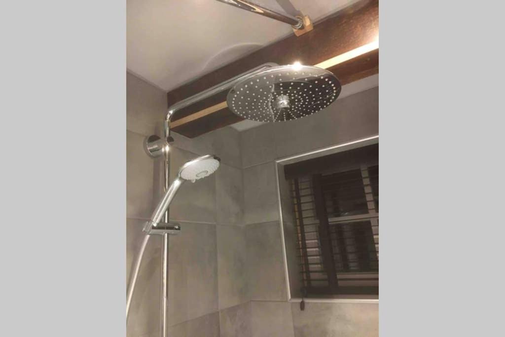 Uniek Houten Nabij Bos En Plassen Apartment